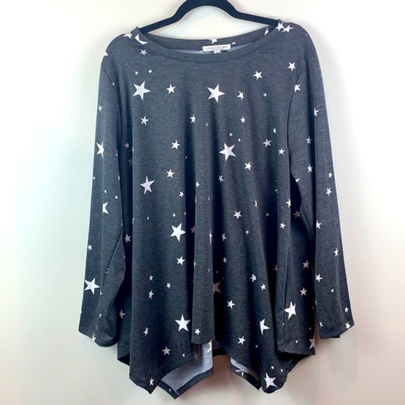 Green Envelope Stars Print Scoop Neck Top Handkerchief Hem NWT - Picture 3 of 7